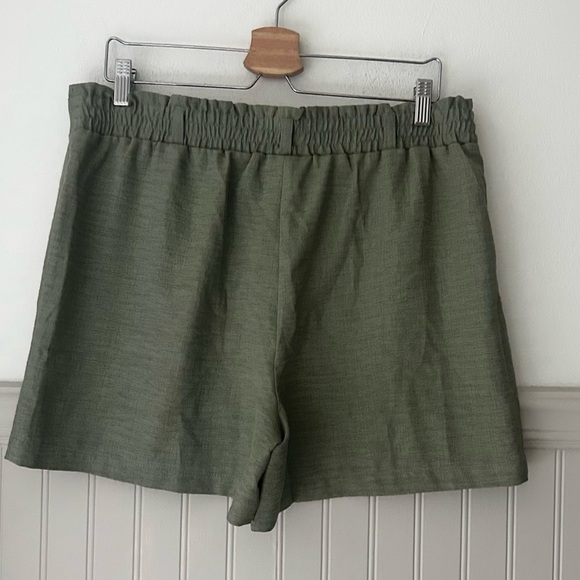 NYCC Large Olive Green Casual Pull On Shorts - Picture 3 of 3